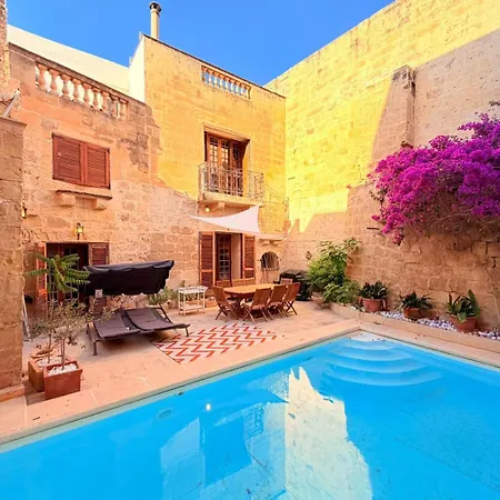 Charming 450-year-old House With Pool In Вилла *