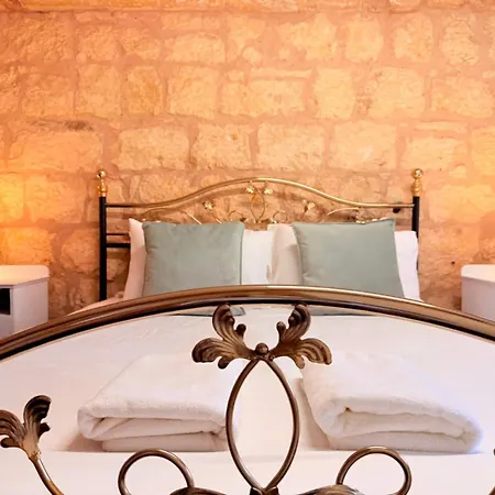 Charming 450-year-old House With Pool In Нашшар
