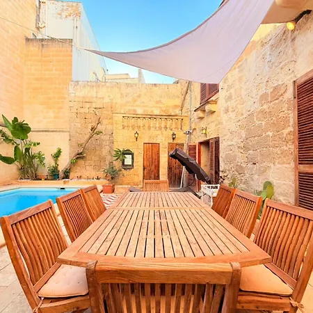 Charming 450-year-old House With Pool In * Naxxar