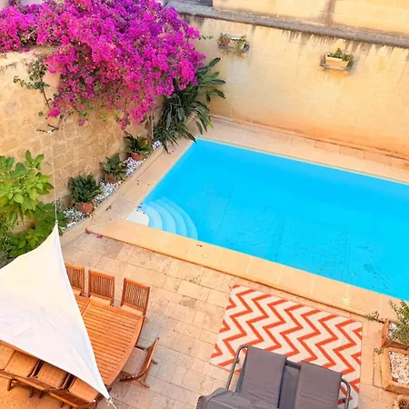 Charming 450-year-old House With Pool In Naxxar