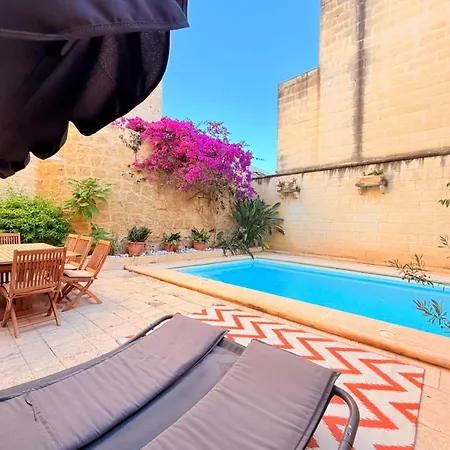 Вилла Charming 450-year-old House With Pool In Нашшар