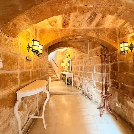 Charming 450-year-old House With Pool In Вилла *