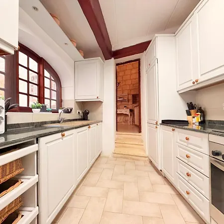Charming 450-year-old House With Pool In * Нашшар
