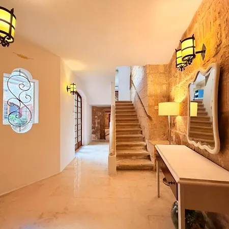 Charming 450-year-old House With Pool In Вилла *