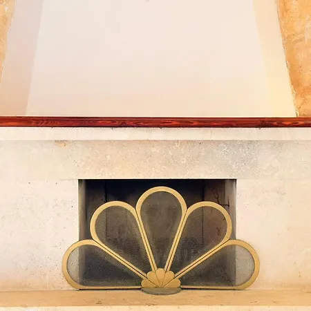 Villa Charming 450-year-old House With Pool In