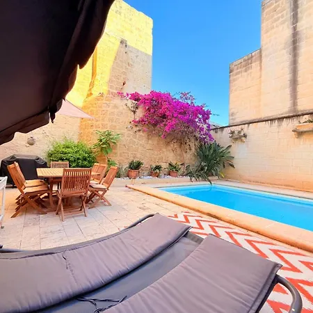 Villa Charming 450-year-old House With Pool In Naxxar