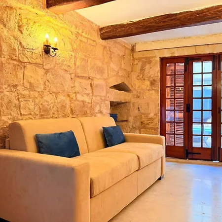 Charming 450-year-old House With Pool In Вилла *