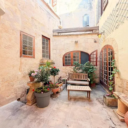Charming 450-year-old House With Pool In Вилла *