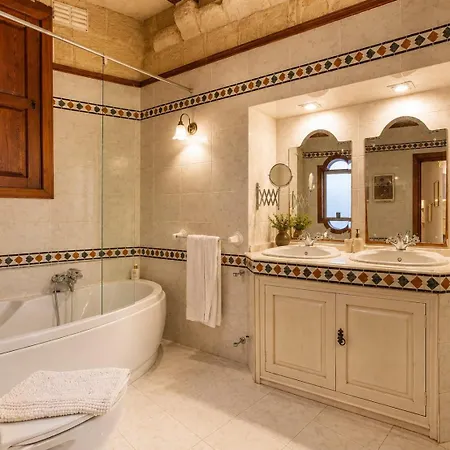 Charming 450-year-old House With Pool In * Нашшар
